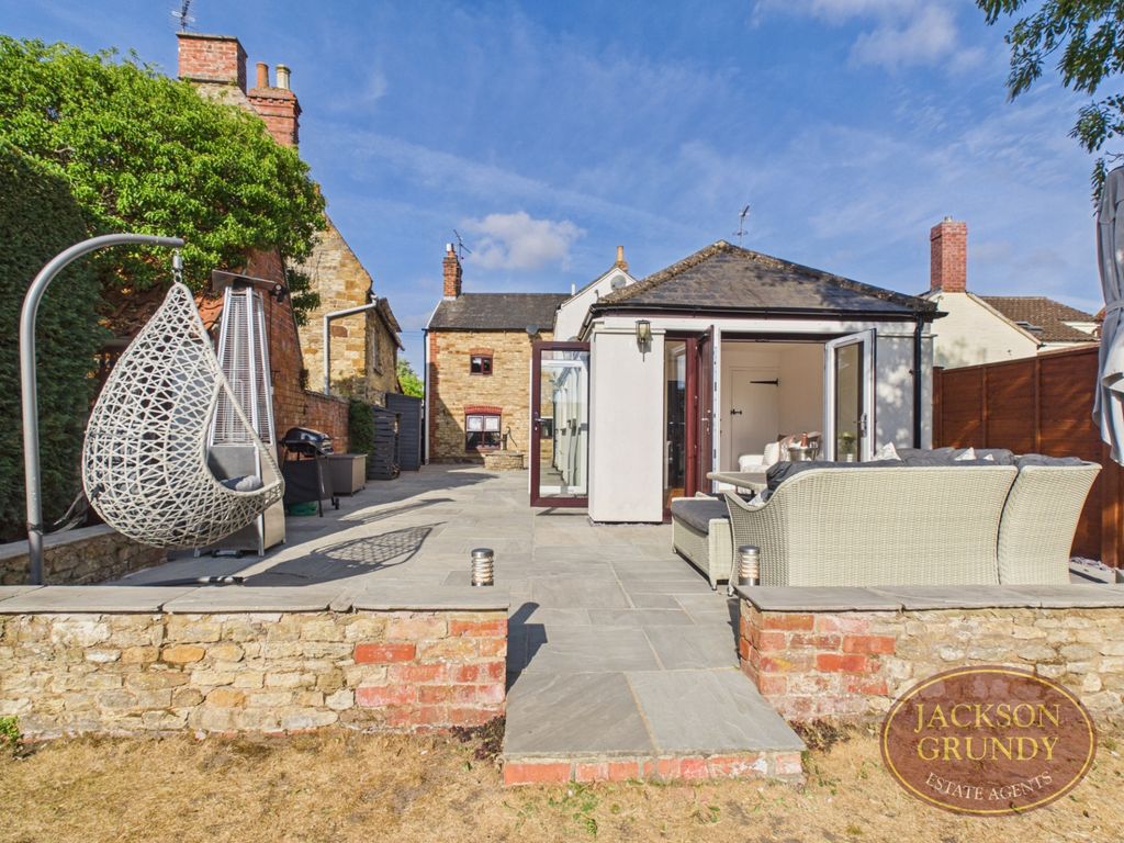 Property photo 1 of 26 High Street