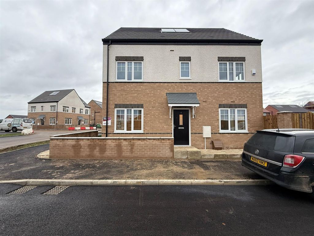 Property photo 2 of 26 B18Afb5c-5892-4d3B-91B8-3F65B2E99616.Jpg