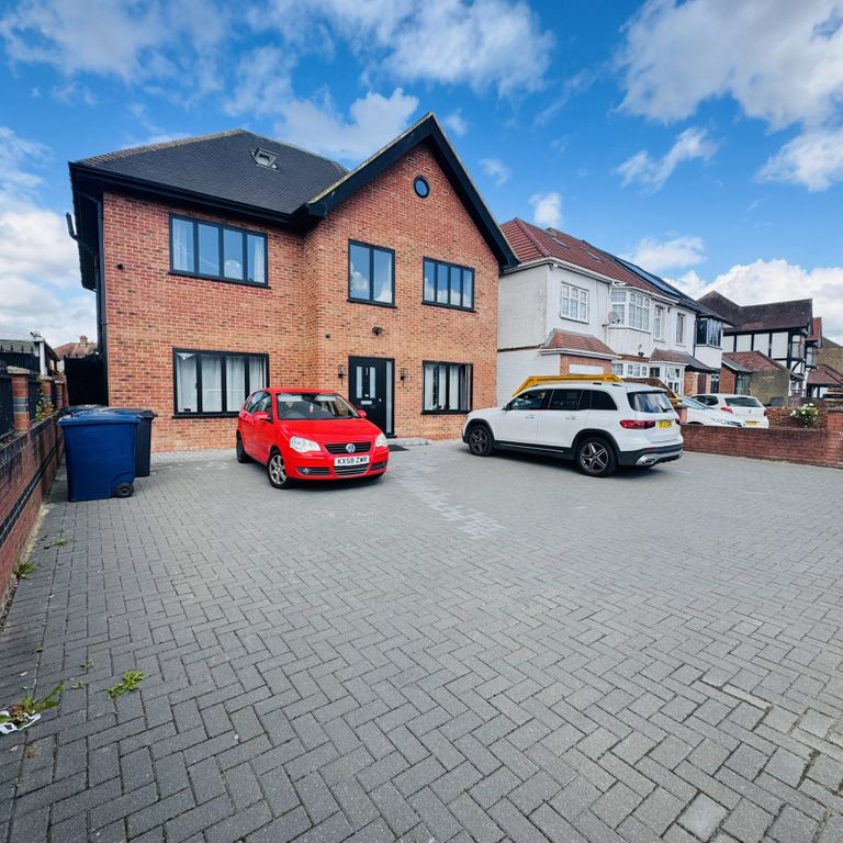 Property photo 1 of 29 Seven Bedroom  Detached House For Sale