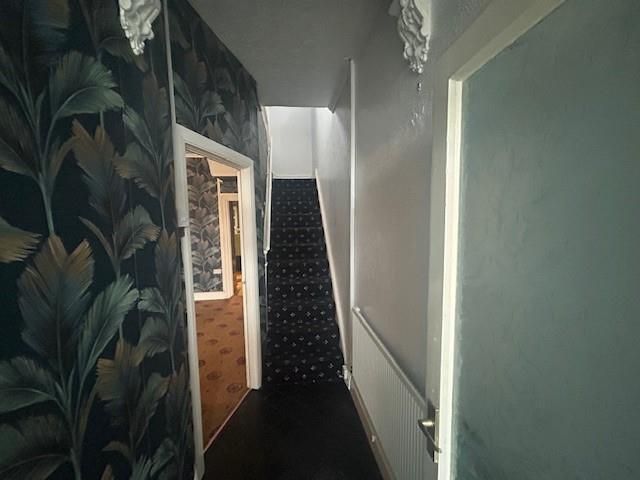 Property photo 2 of 11 Hallway