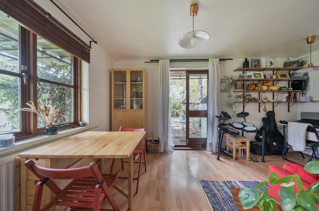 Property photo 3 of 10 1374019-5-69049Ea...