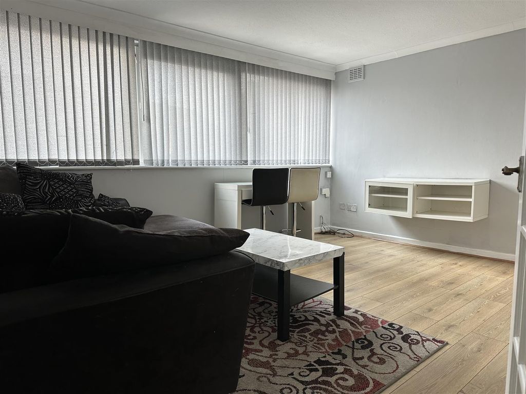 Property photo 2 of 10 Lounge Dining Room
