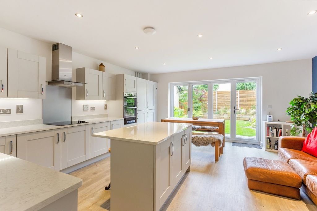 Property photo 2 of 21