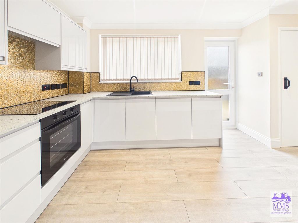 Property photo 2 of 17 Cam04098G0-Pr0175-Still007.Jpg