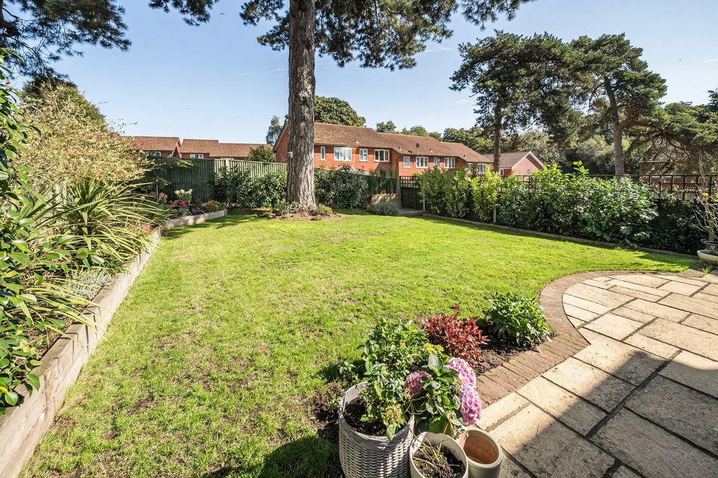 Property photo 3 of 17 Garden