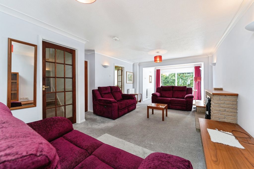 Property photo 2 of 17 Photo