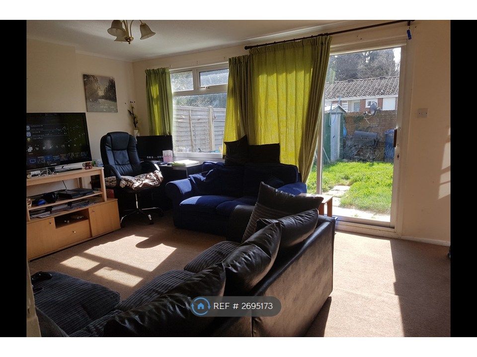 Property photo 1 of 8 Living Room (Patio Doors To Garden)