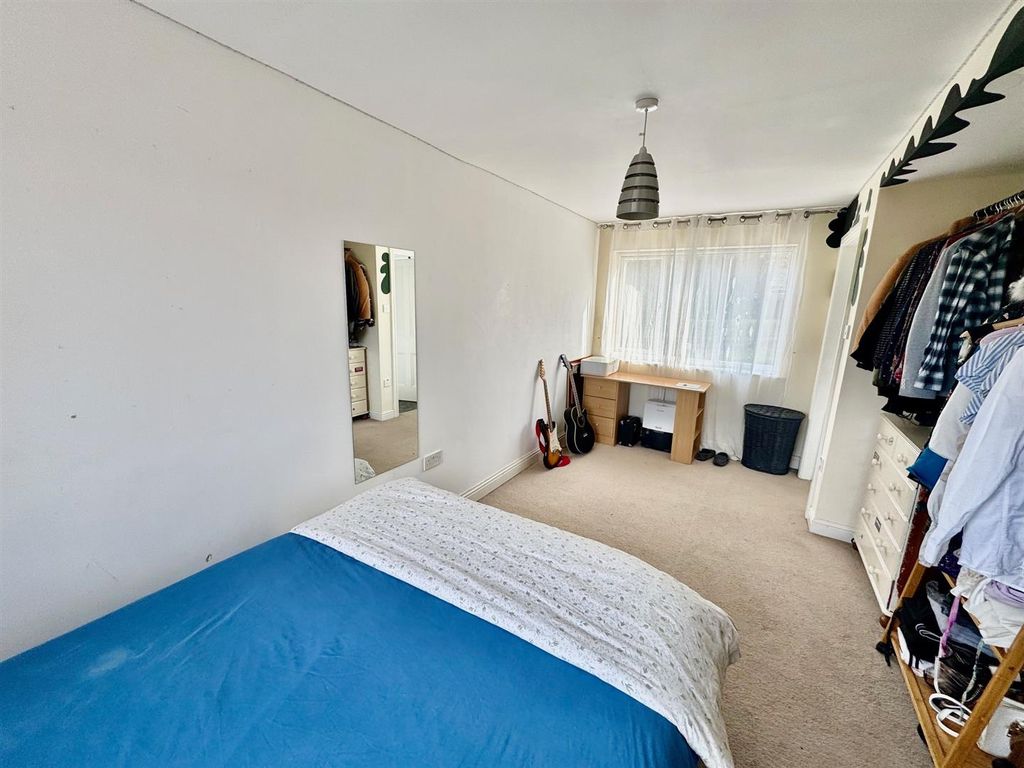 Property photo 3 of 7 Bedroom 2.Jpg