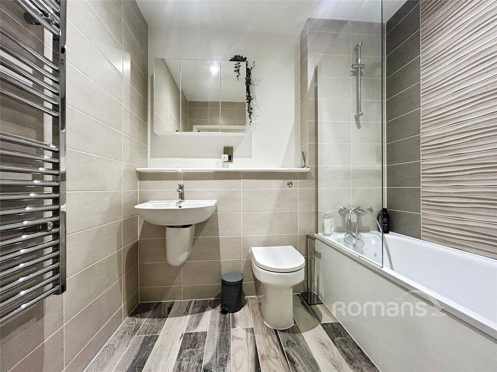 Additional image 9 of 2 bed flat for saleFarnborough Road, Farnborough, Hampshire GU14