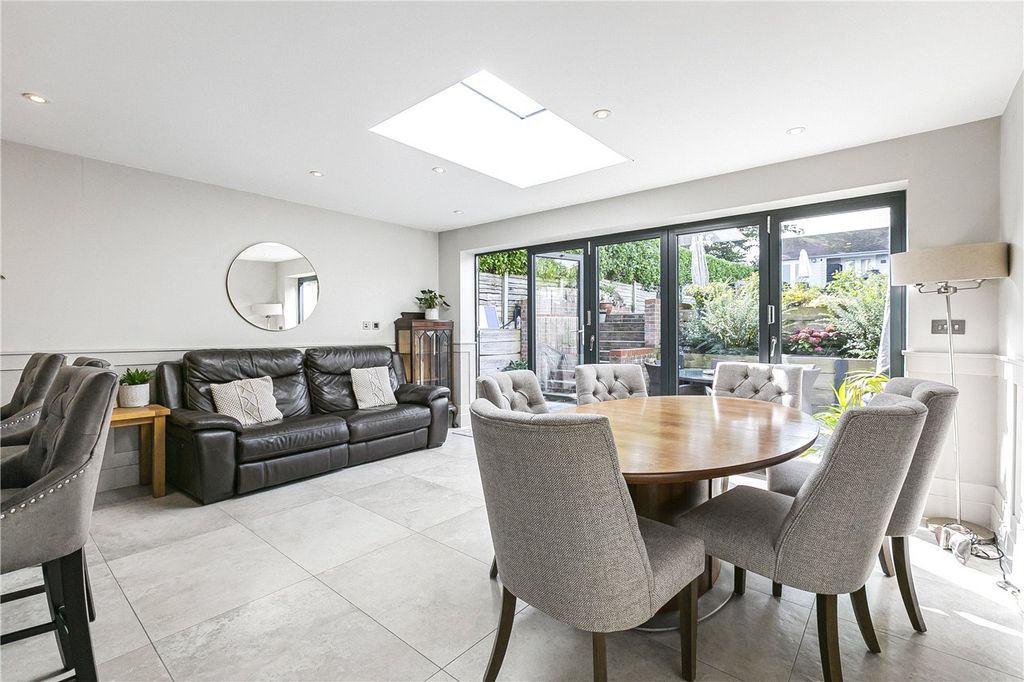 Property photo 2 of 25 Kitchen/Dining