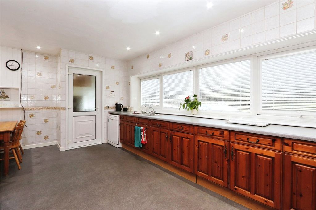 Property photo 3 of 48 Picture No. 11