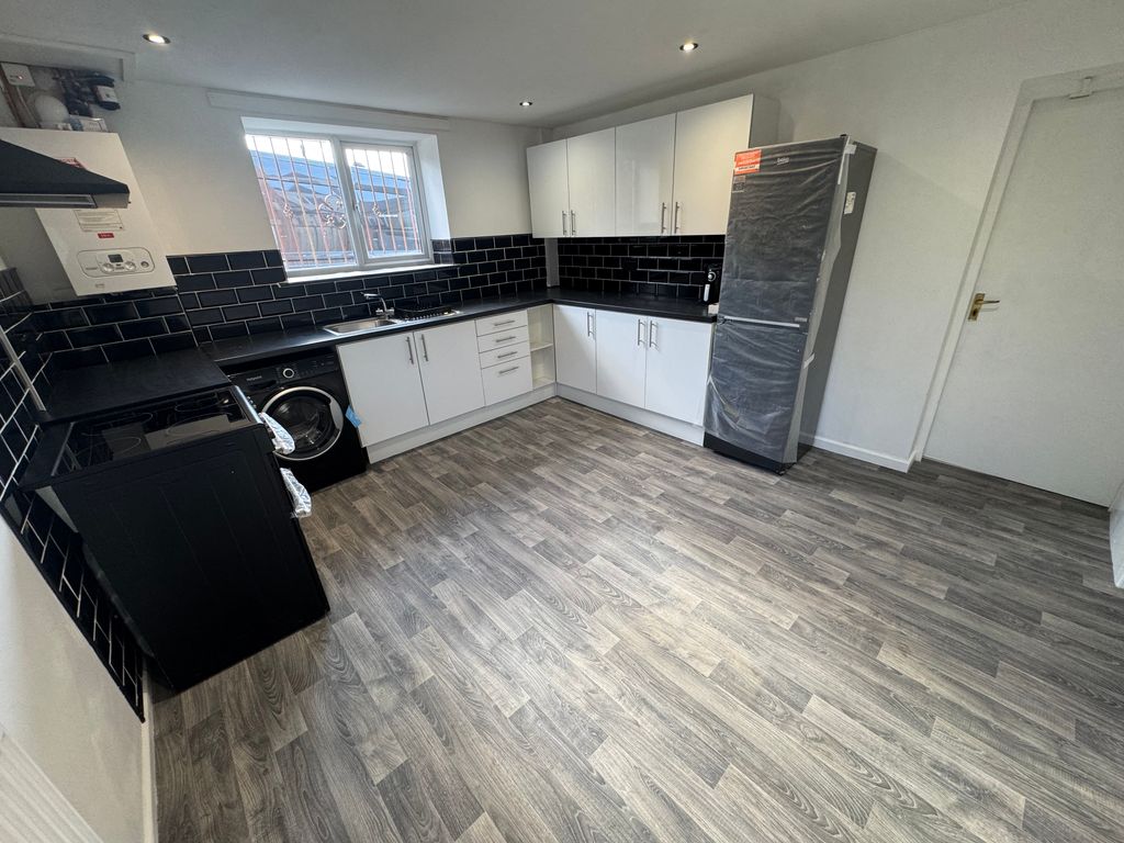 Property photo 3 of 11 Img_4336