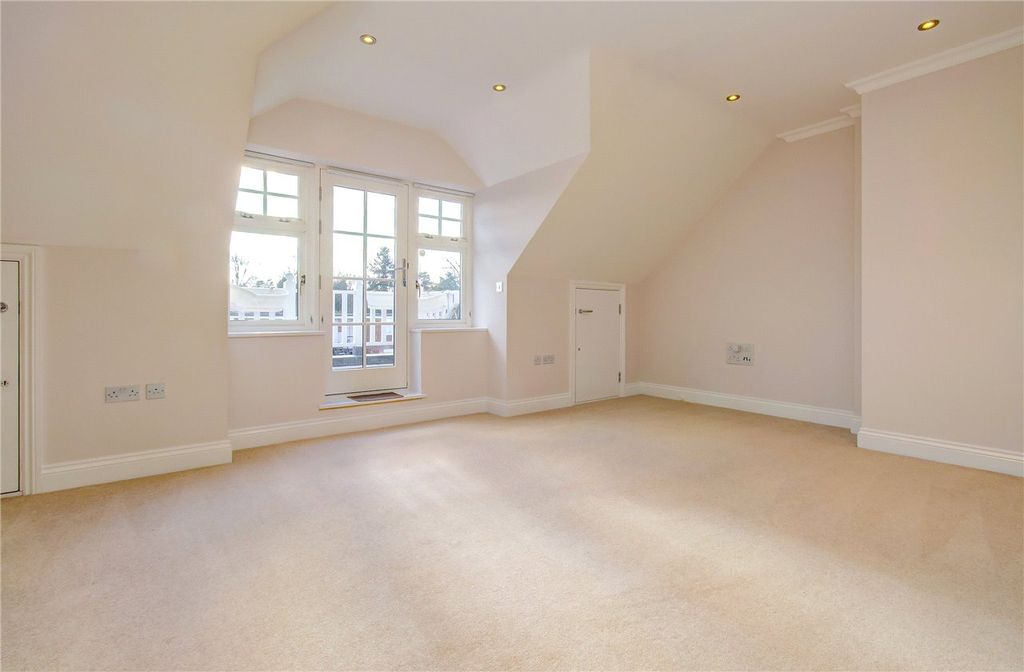 Property photo 2 of 19 2