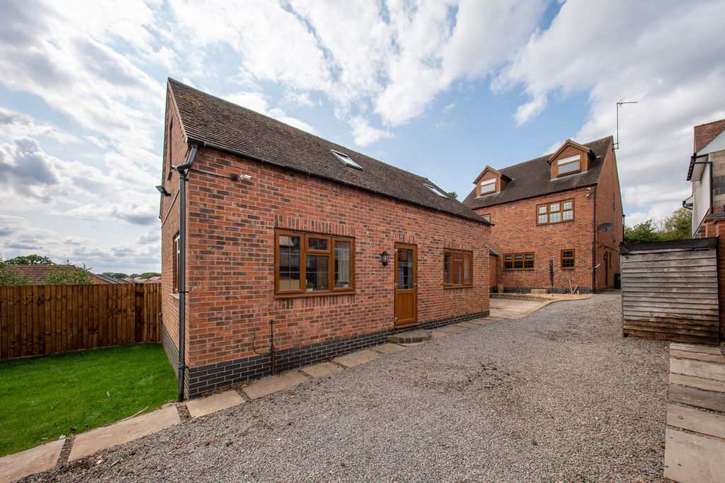 Property photo 2 of 31