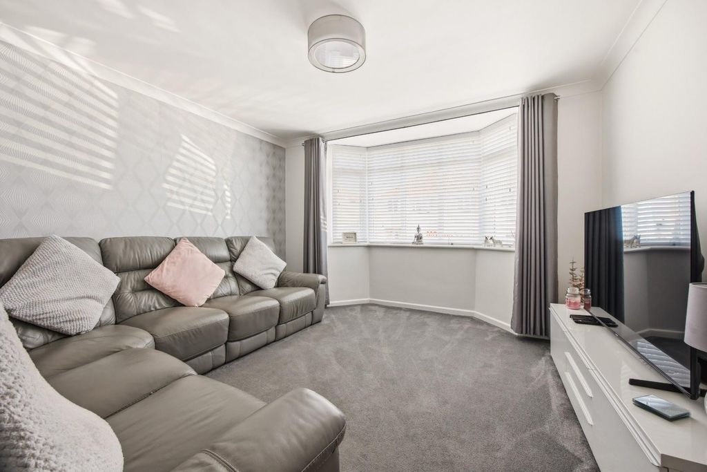 Property photo 2 of 25