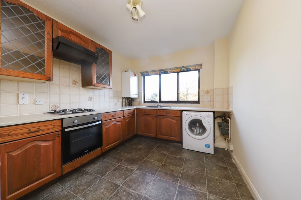 Property photo 2 of 8 Kitchen