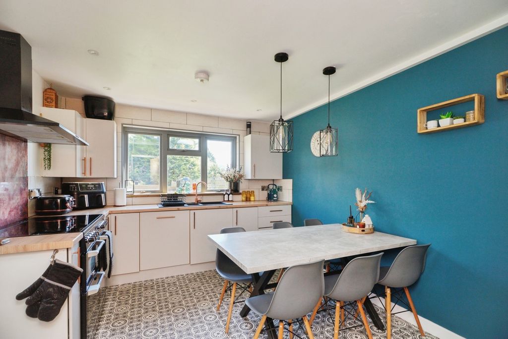 Property photo 3 of 23 Pbox-Img.Jpg