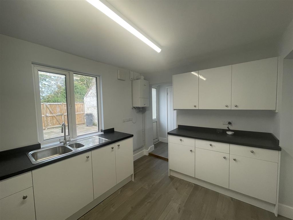 Property photo 3 of 18 Kitchen 2.Jpg