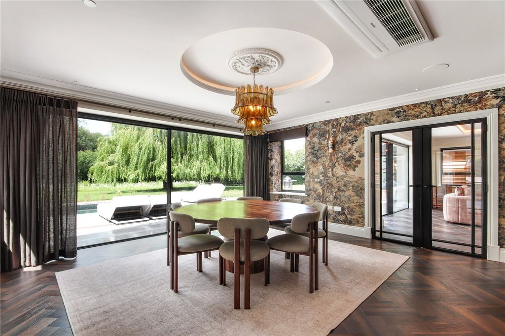 Property photo 3 of 17 Dining Room