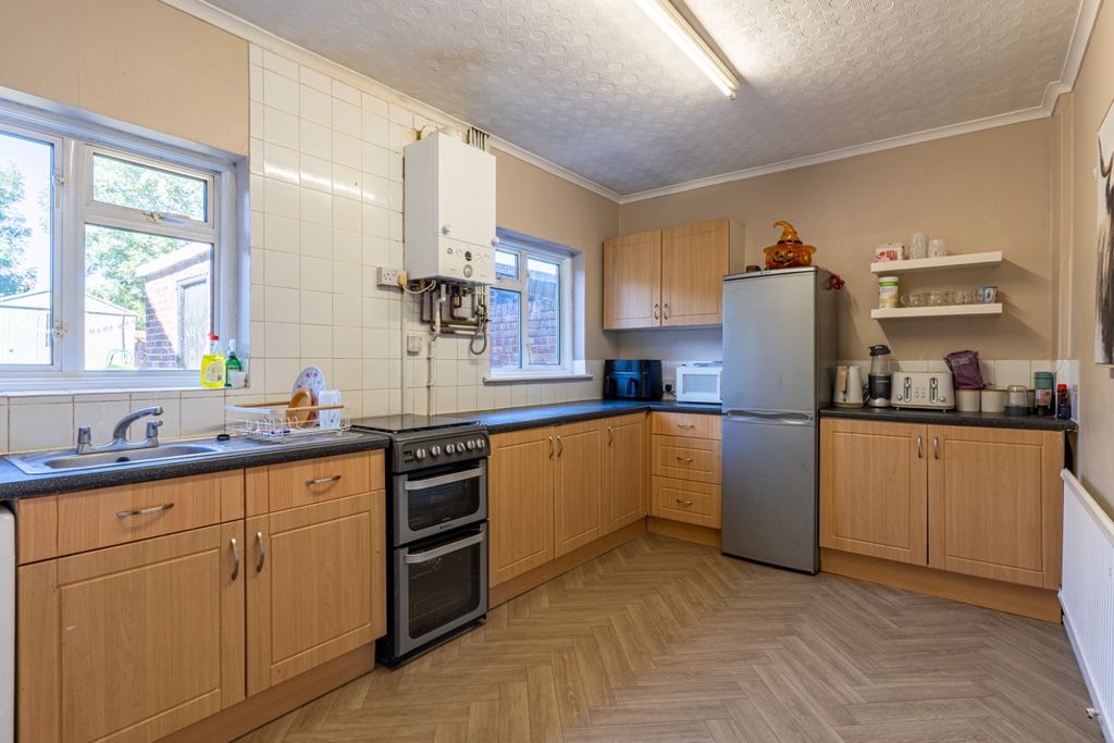 Property photo 3 of 19 5568103
