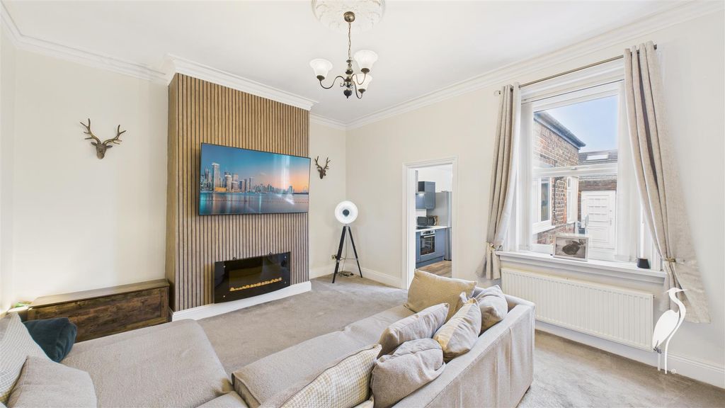 Property photo 2 of 29 Lounge