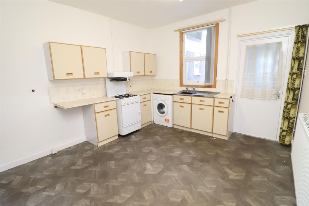 Property photo 2 of 7 Kitchen.Jpg