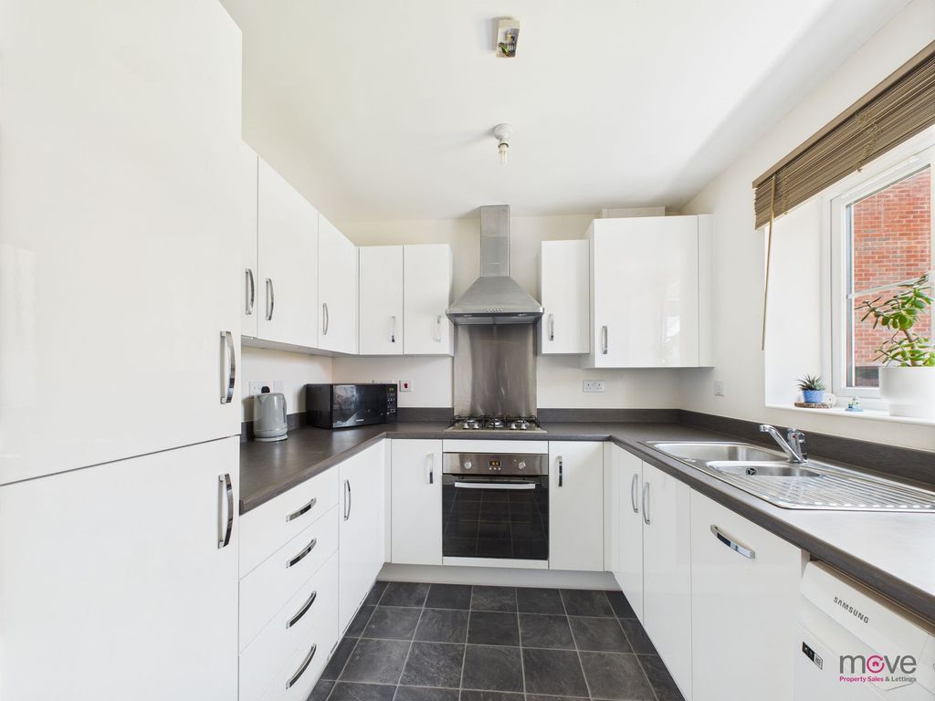 Property photo 2 of 8 Kitchen