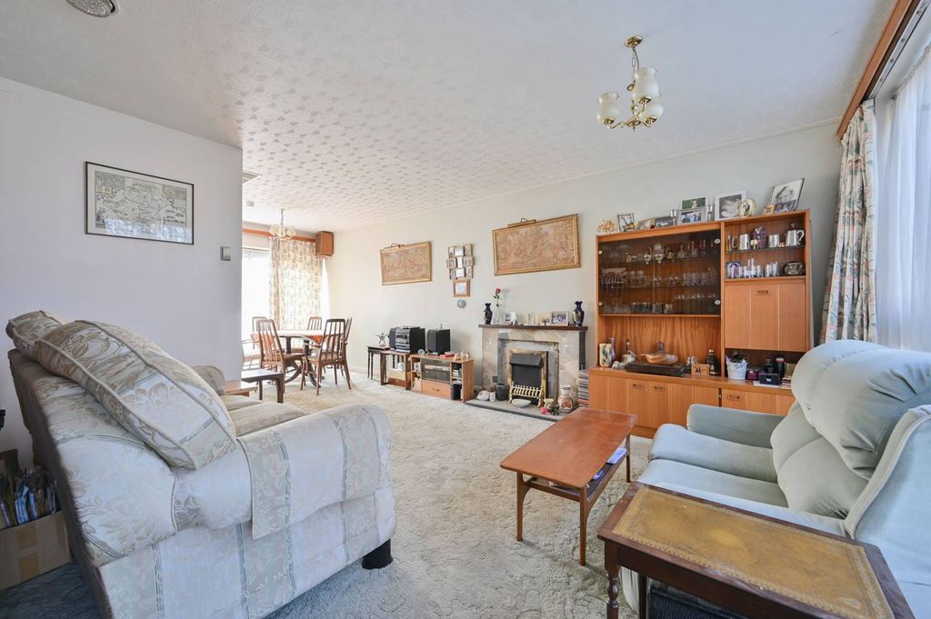 Property photo 2 of 23