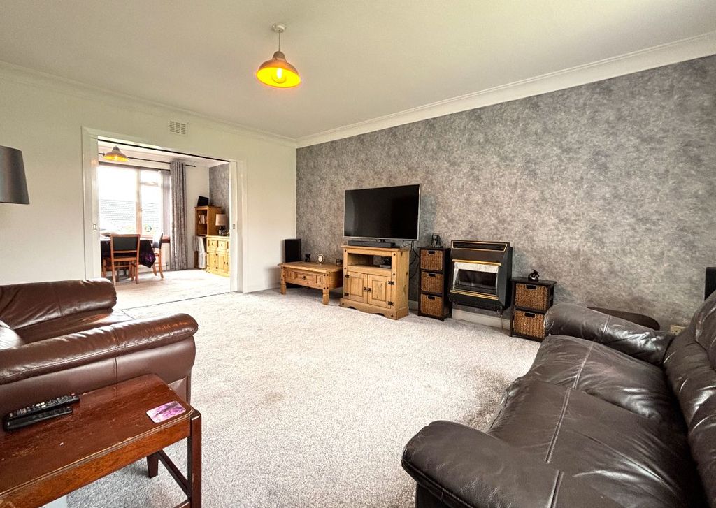 Property photo 2 of 28