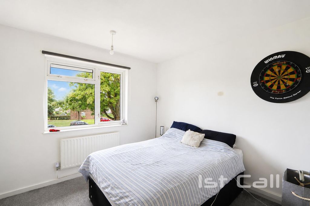 Property photo 3 of 7 Bed.Jpg