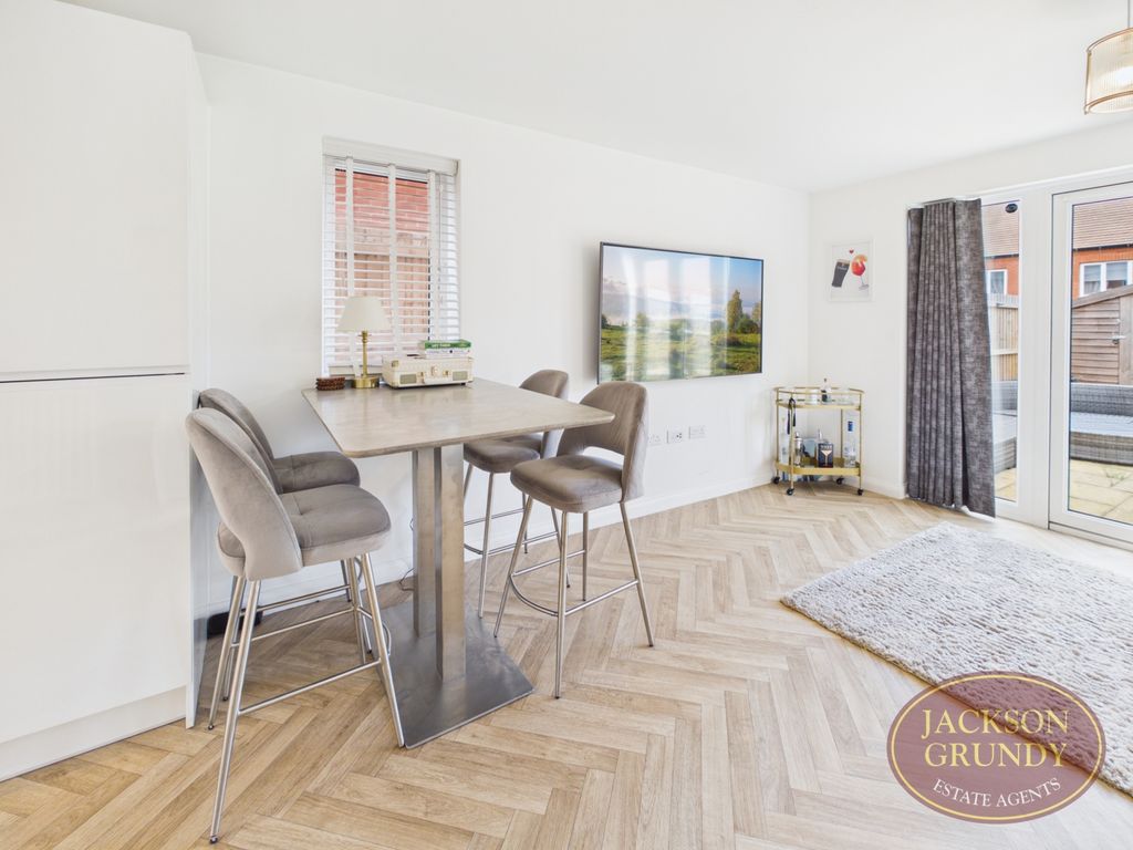 Property photo 3 of 11 Chestnut Lane
