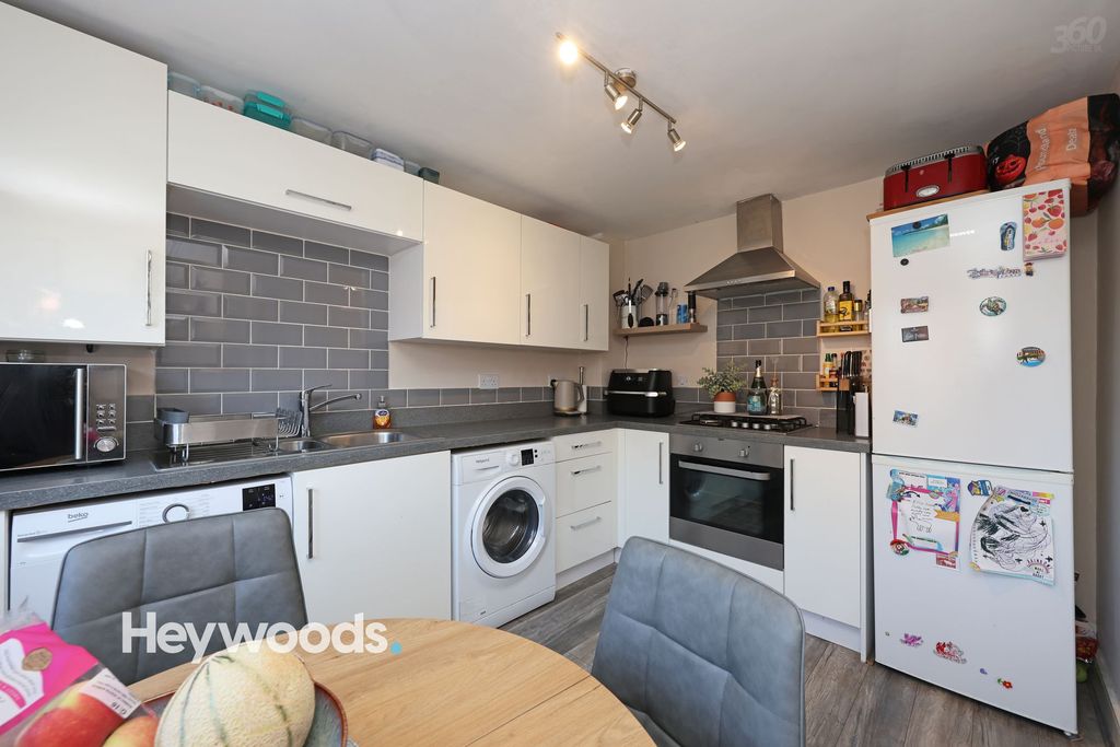Property photo 3 of 33