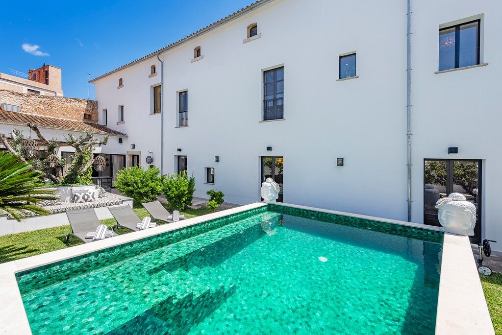Property photo 1 of 20 Exterior Pool