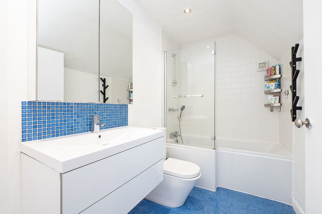 Property photo 3 of 8 Bathroom