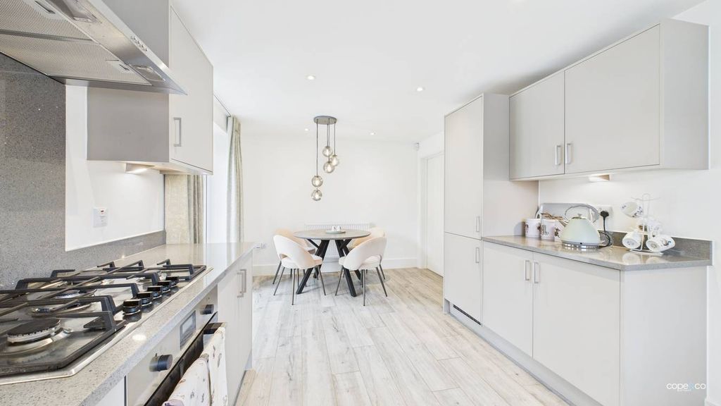 Property photo 2 of 25 4516526