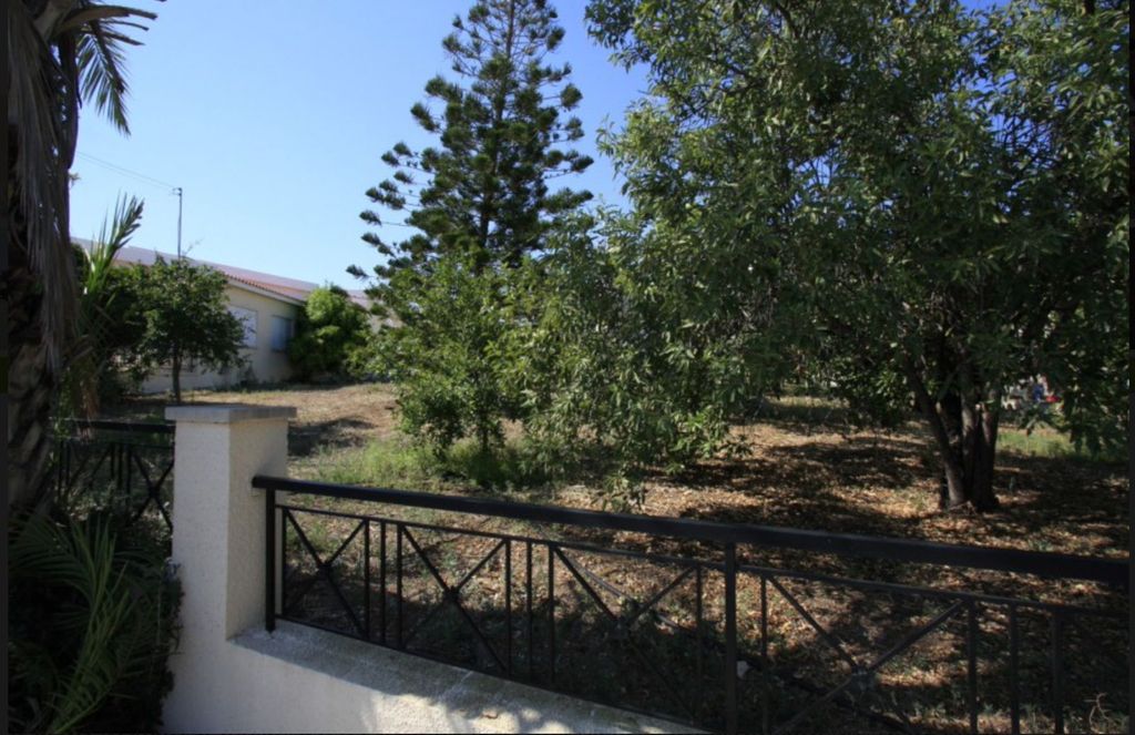 Property photo 2 of 27