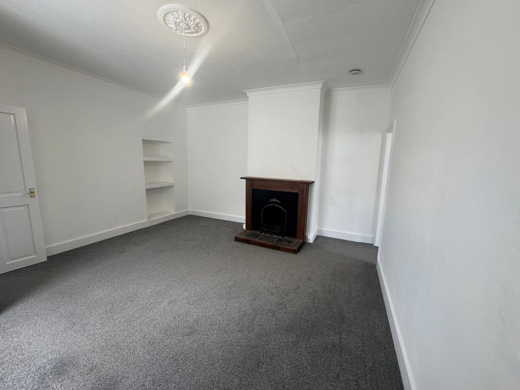 Property photo 3 of 6 Living Room