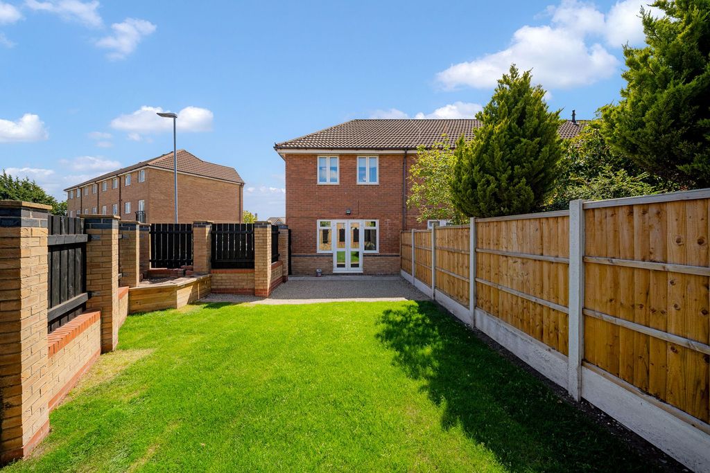Property photo 2 of 22