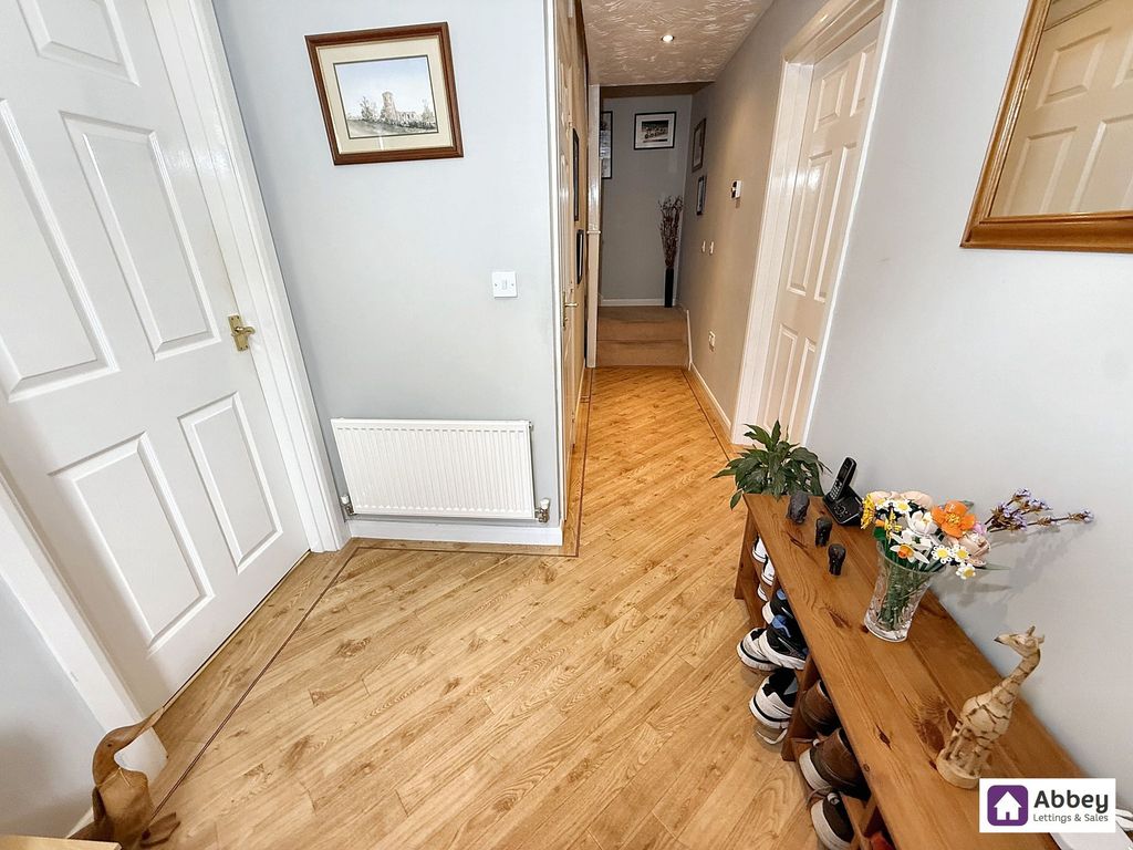 Property photo 2 of 19 Entrance Hall