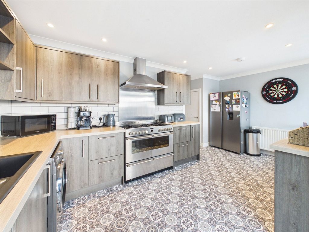 Property photo 2 of 17 Picture No. 05