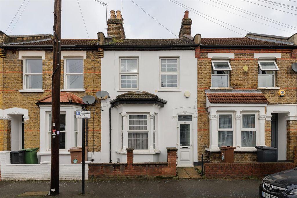 Property photo 1 of 15 Southwell Grove Road, E11