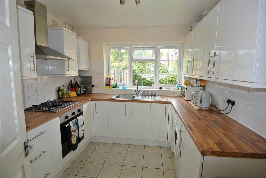 Property photo 3 of 18 Kitchen.Jpg