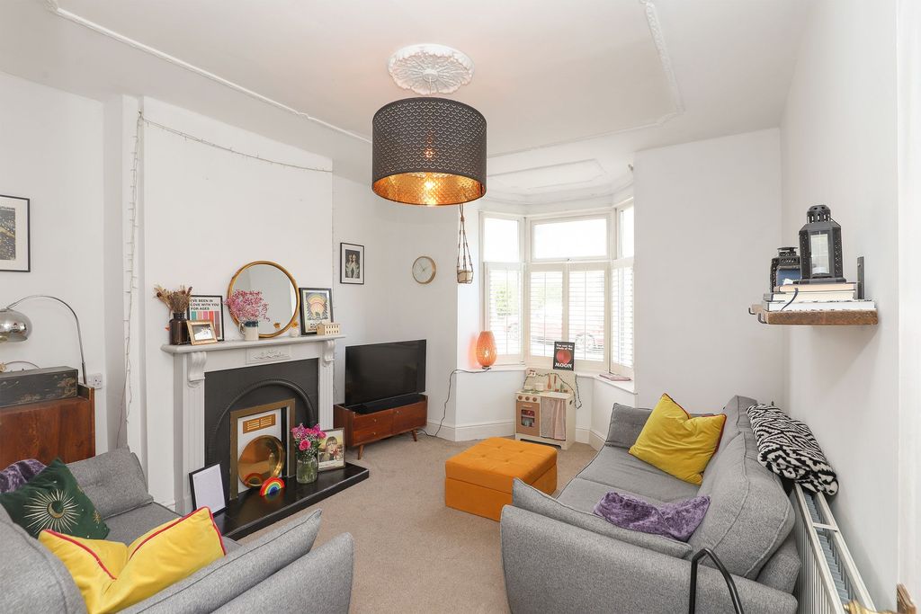 Property photo 2 of 18