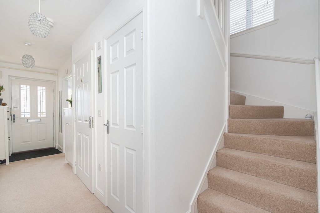 Property photo 2 of 33