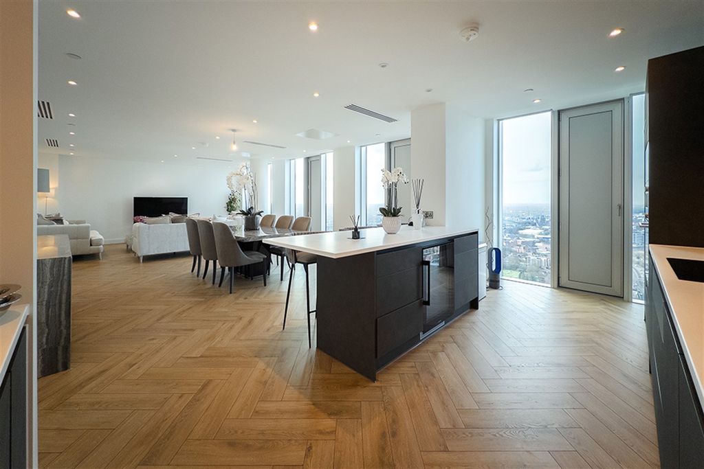 Property photo 2 of 43 (Main)