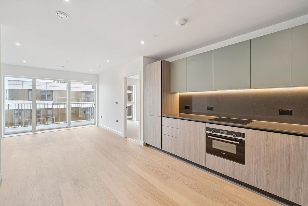 Property photo 1 of 18 Image