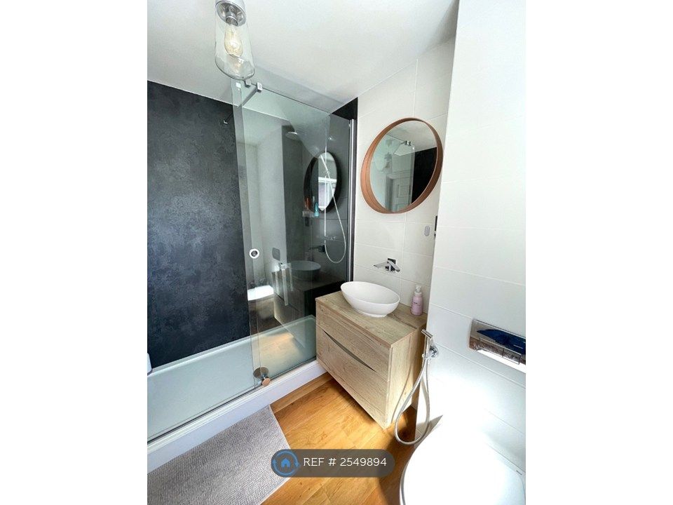 Property photo 2 of 16 Bathroom