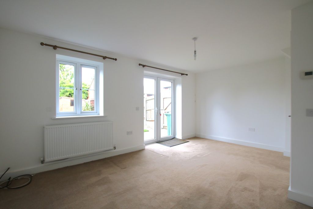 Property photo 3 of 14 Img_0417