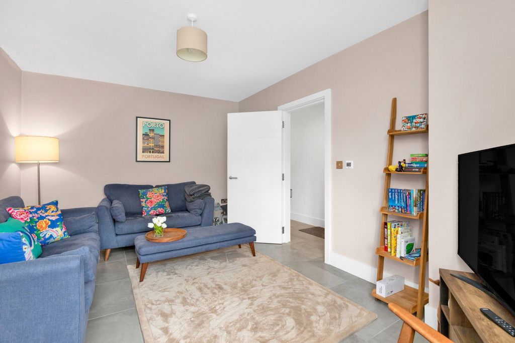 Property photo 3 of 41
