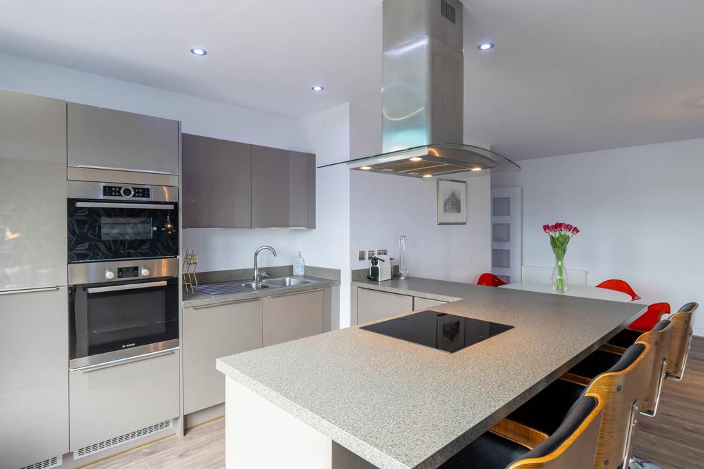 Property photo 3 of 23 Kitchen Area